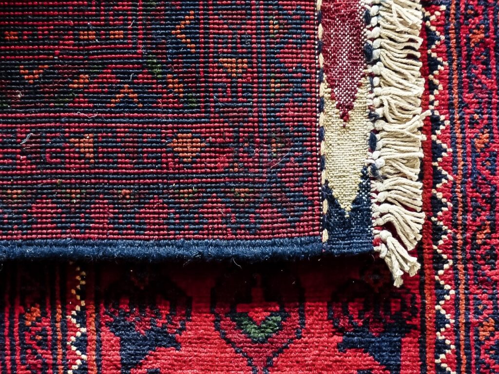 Hand Knotted vs Hand Tufted Rugs